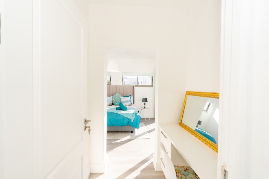 5 Bedroom Property for Sale in Paradise Beach Western Cape